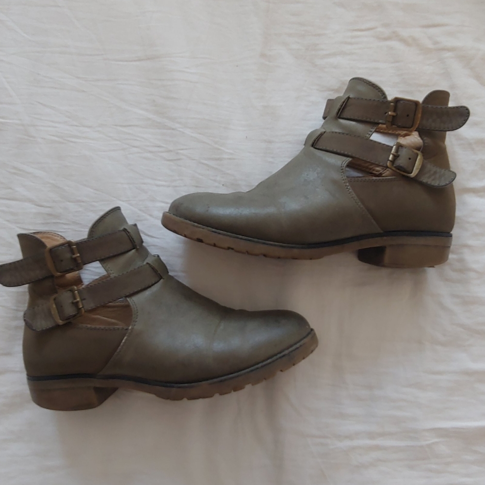 Muk luk leather olive army green booties